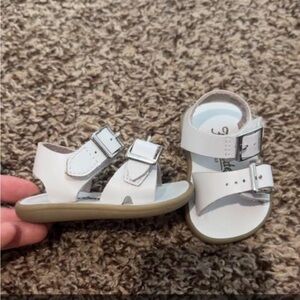 FootMates White and Tan Sandals with Adjustable Straps